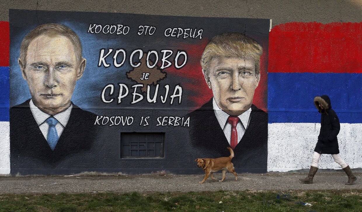 Граффити с изображением президента России Владимира Путина и президента США Дональда Трампа в Белграде