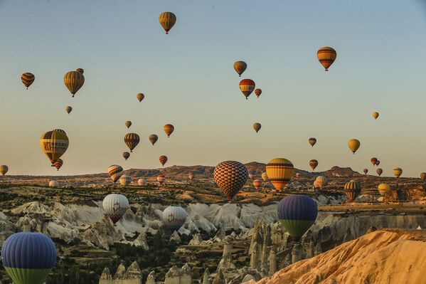 Воздушные шары в небе над Каппадокией, Турция