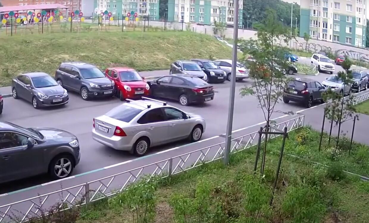 Как в России  выезжают с парковок