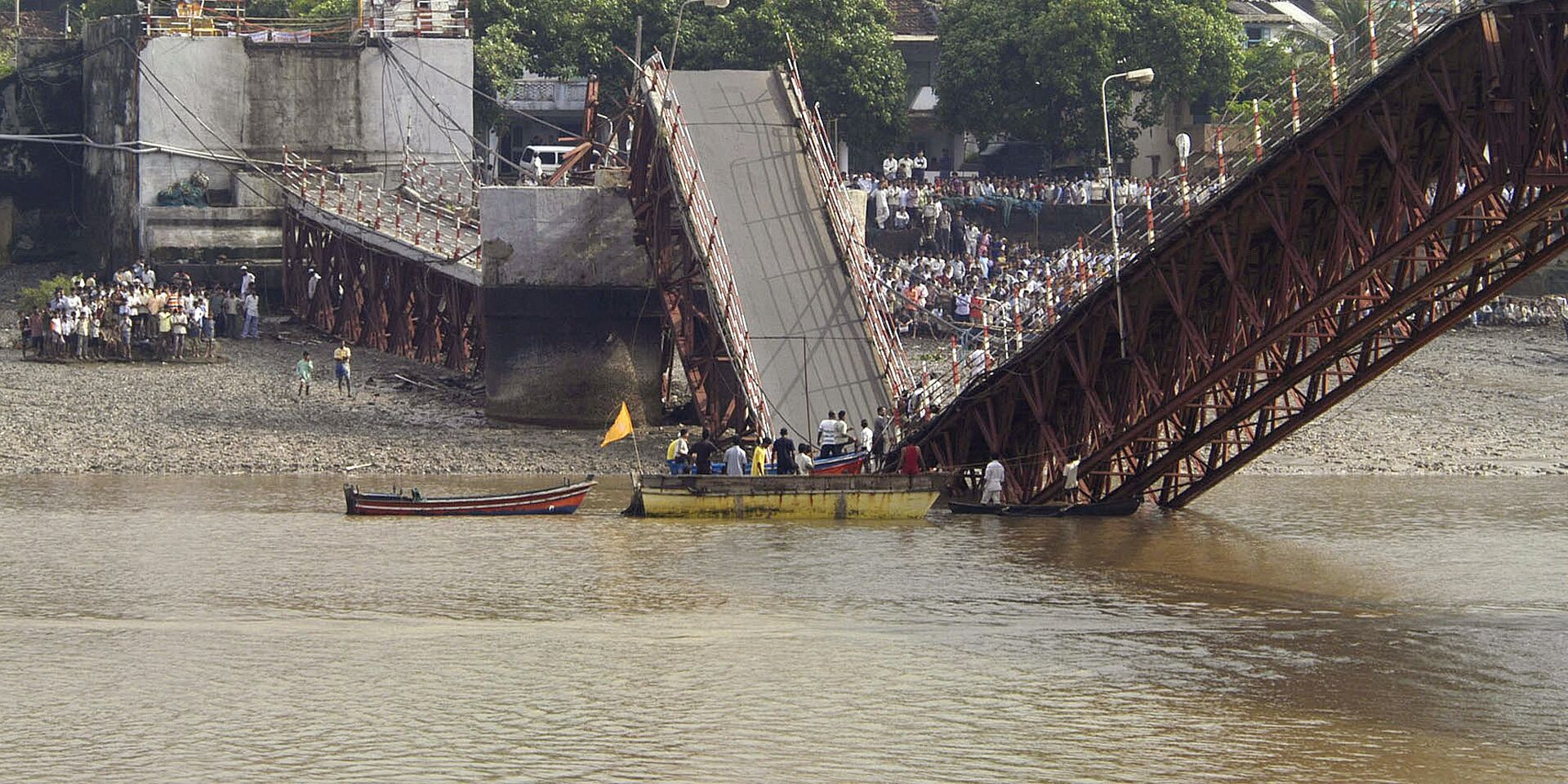 Индия: 28 августа при обрушении моста в Дамане на западе страны погибли более 20 человек - ИноСМИ, 1920, 05.06.2023