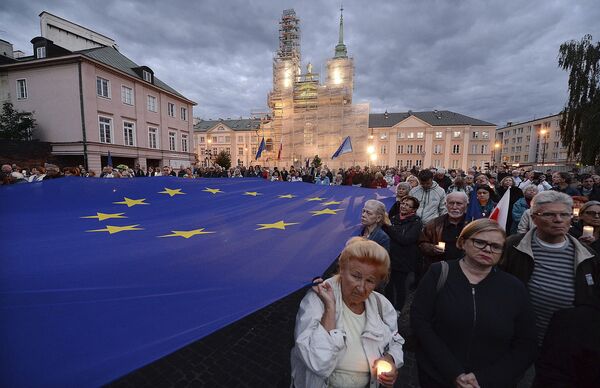Акция протеста против изменения судебной системы в Варшаве Акция протеста против изменения судебной системы в Варшаве