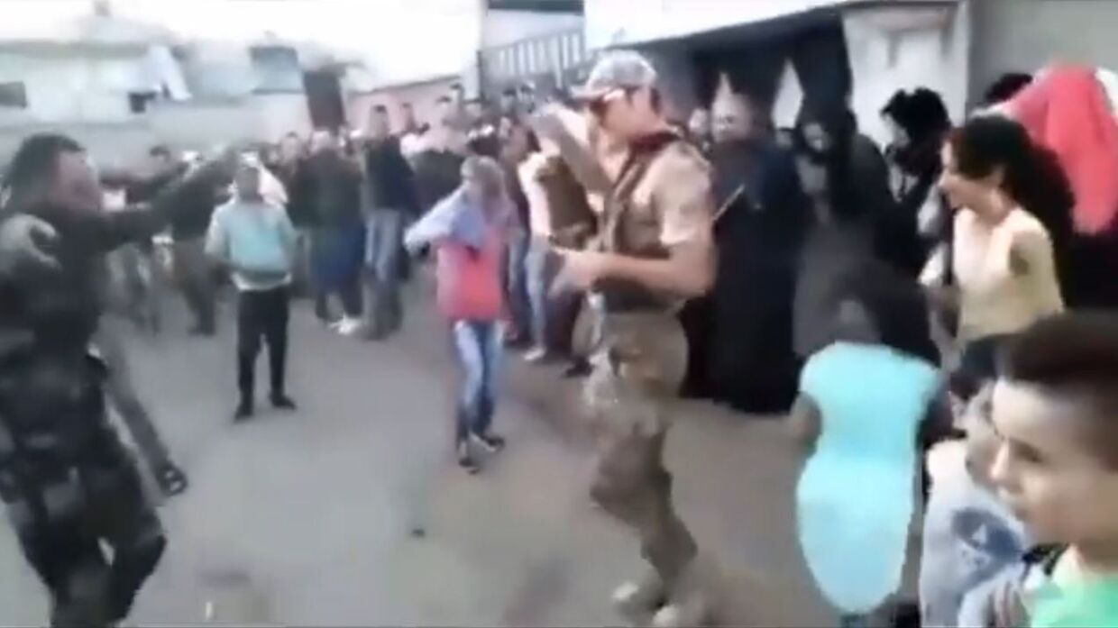 Танцующий российский солдат в Эль-Кунейтре