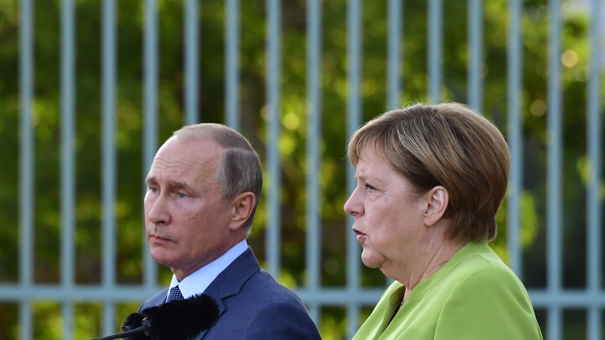 Президент РФ Владимир Путин и федеральный канцлер ФРГ Ангела Меркель