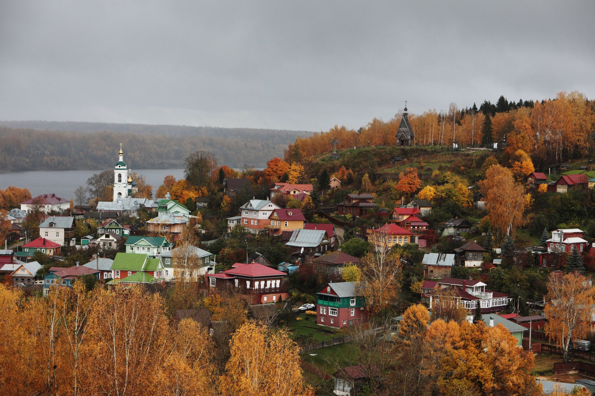 Плёс город осенью