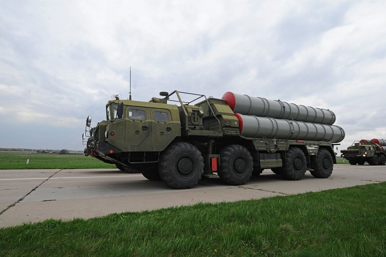 Зенитные ракетные системы С-400 на репетиции военного парада в Ростове-на-Дону
