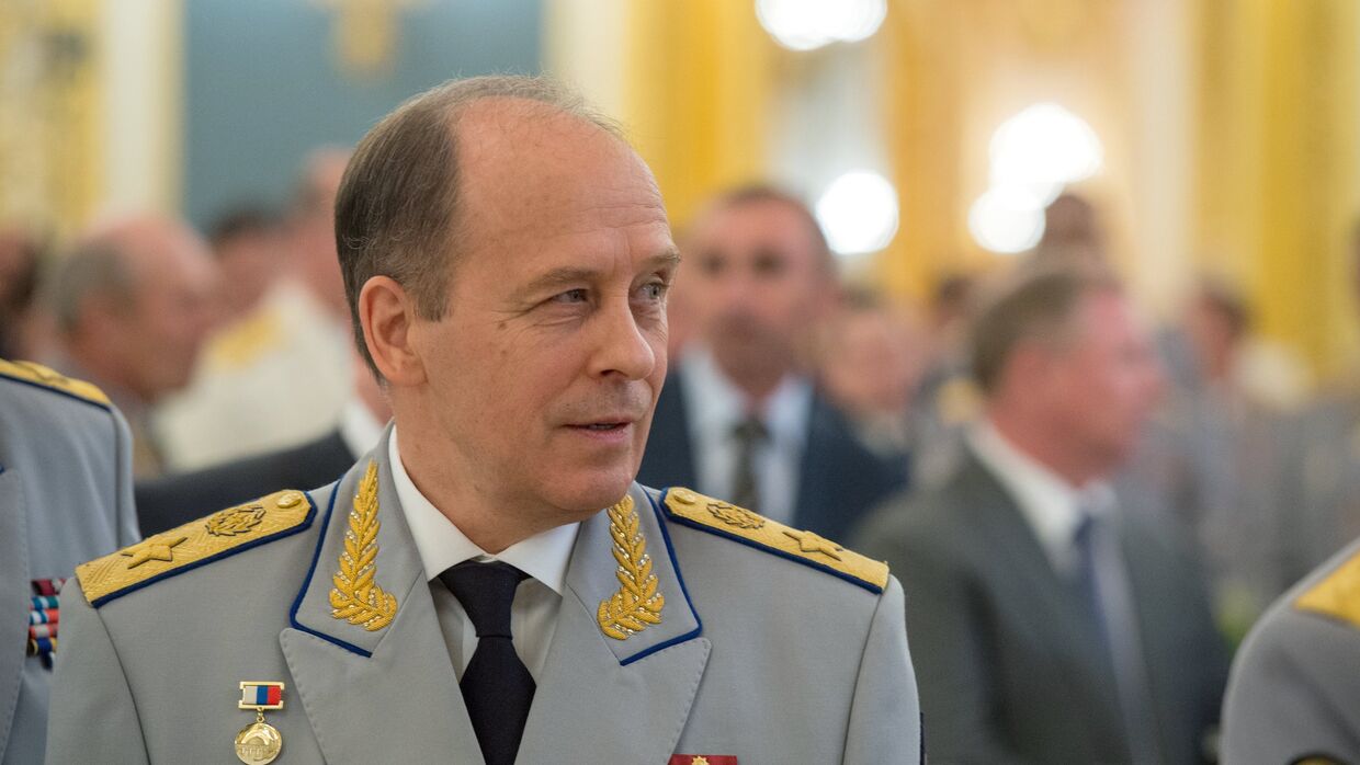 Президент РФ В. Путин встретился с выпускниками высших военных учебных заведений