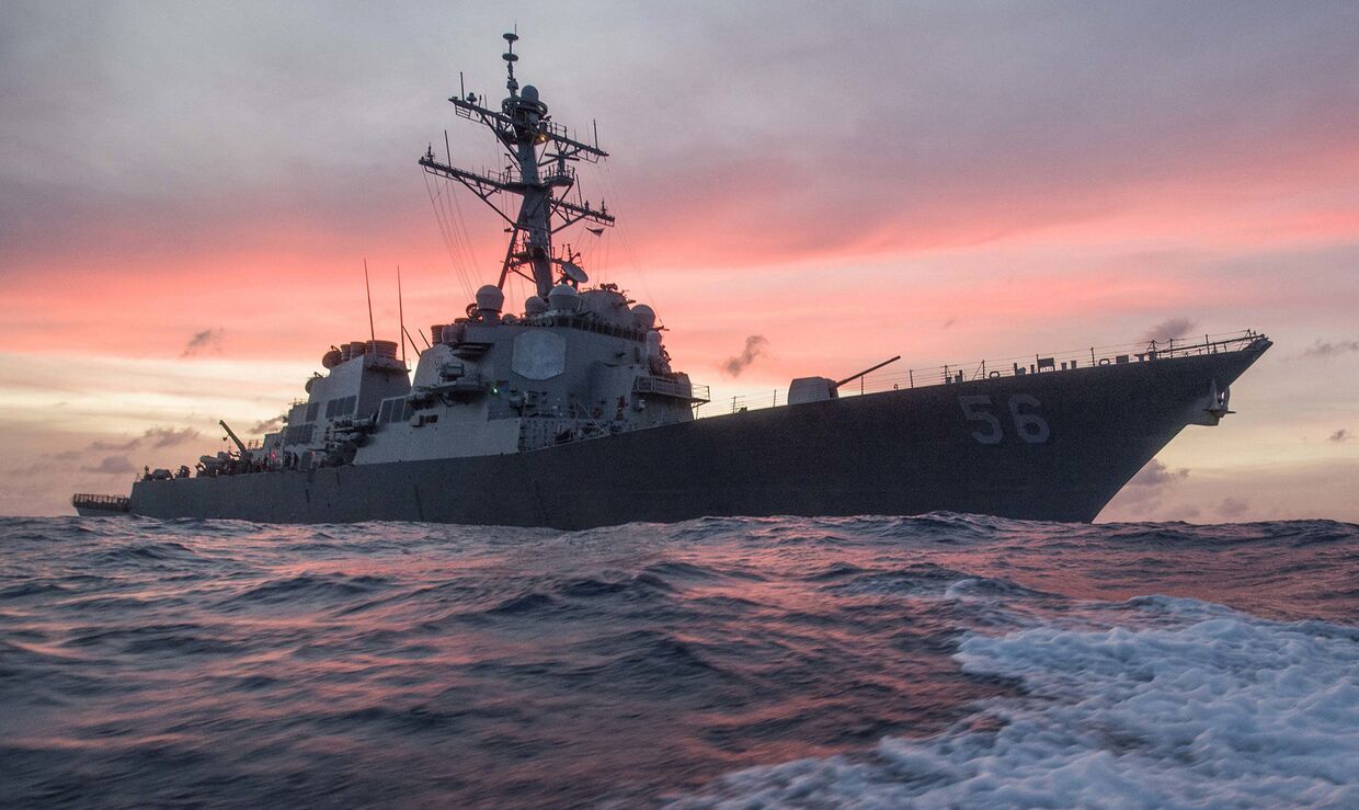 Эсминец США «Джон Маккейн» патрулирует в Южно-Китайском море