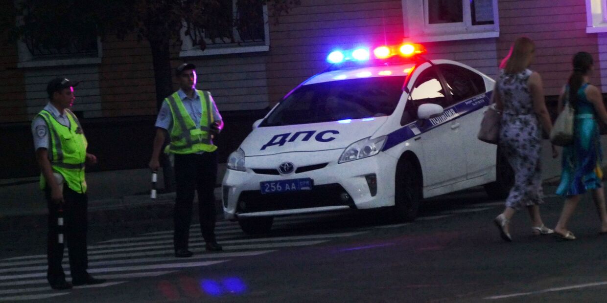 Сотрудники полиции возле в кафе Сепар, в результате которого погиб глава ДНР Александр Захарченко