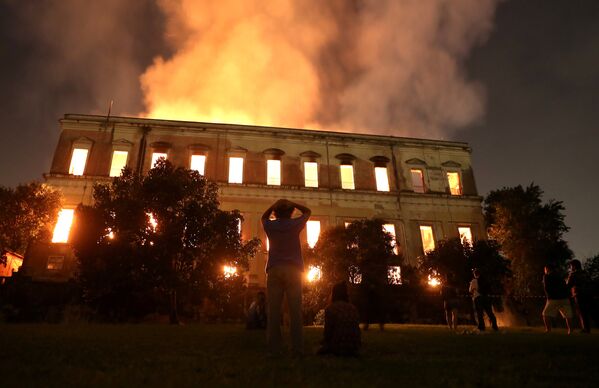 Пожар в здании Национального музея Бразилии в Рио-де-Жанейро