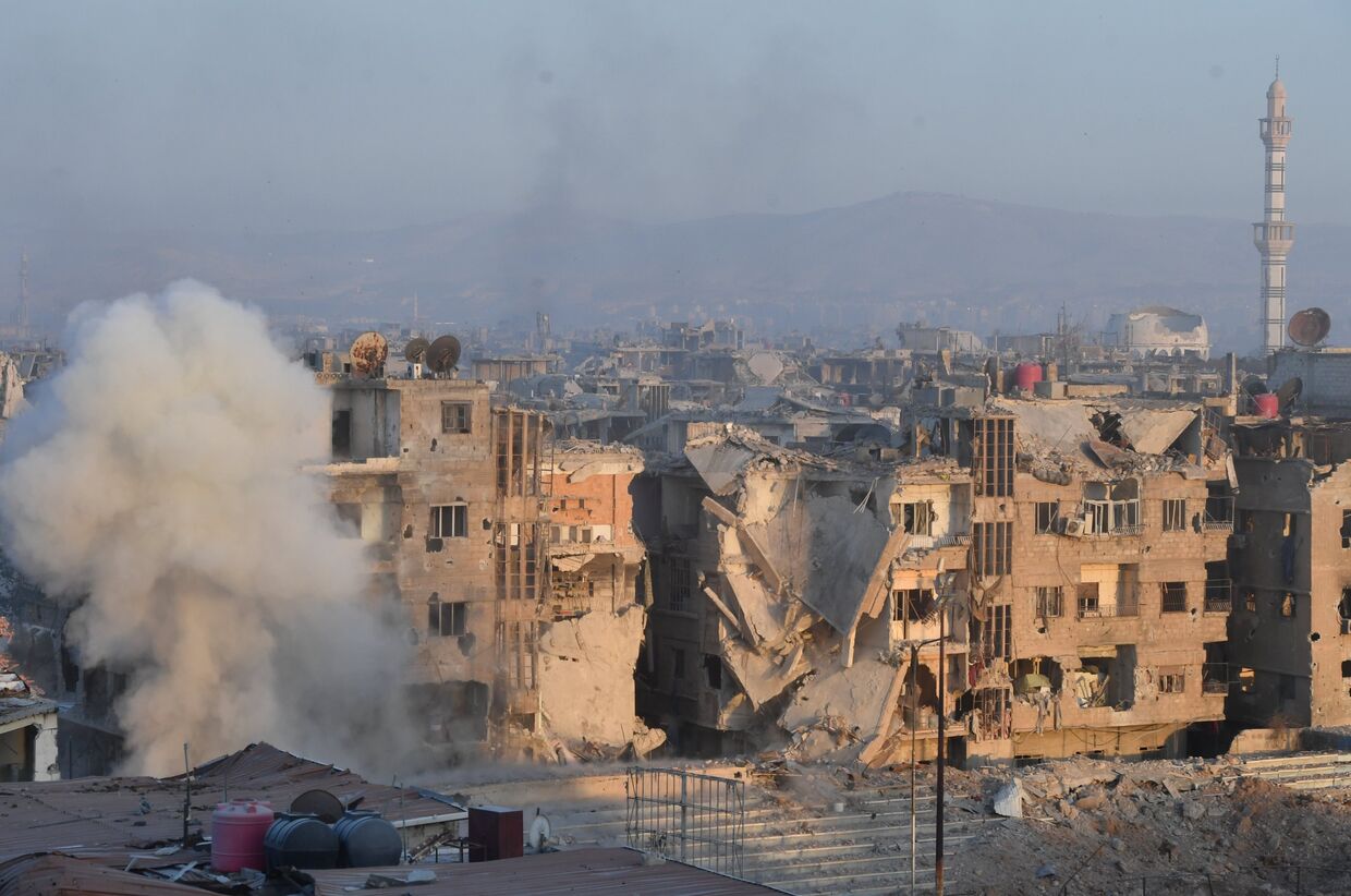 Штурм позиций боевиков террористической организации ИГ (организация запрещена в РФ) в районе бывшего лагеря палестинских беженцев Ярмук в южном пригороде Дамаска