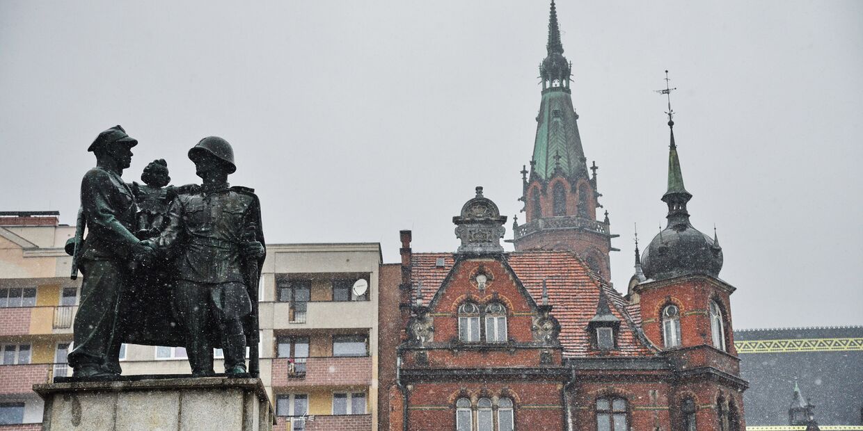 Памятник советско-польскому братству по оружию в центре города Легница
