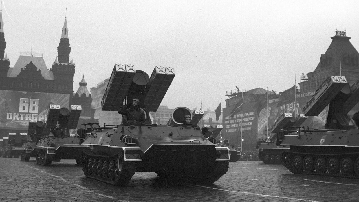 Военный парад, посвященный 68-й годовщине Великой Октябрьской социалистической революции