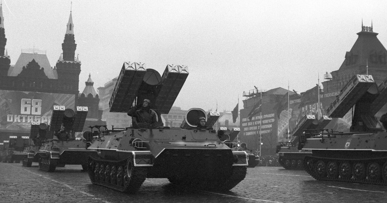 Военный парад, посвященный 68-й годовщине Великой Октябрьской социалистической революции