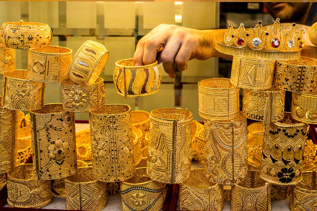 Золотые украшения в ювелирном магазине в Стамбуле