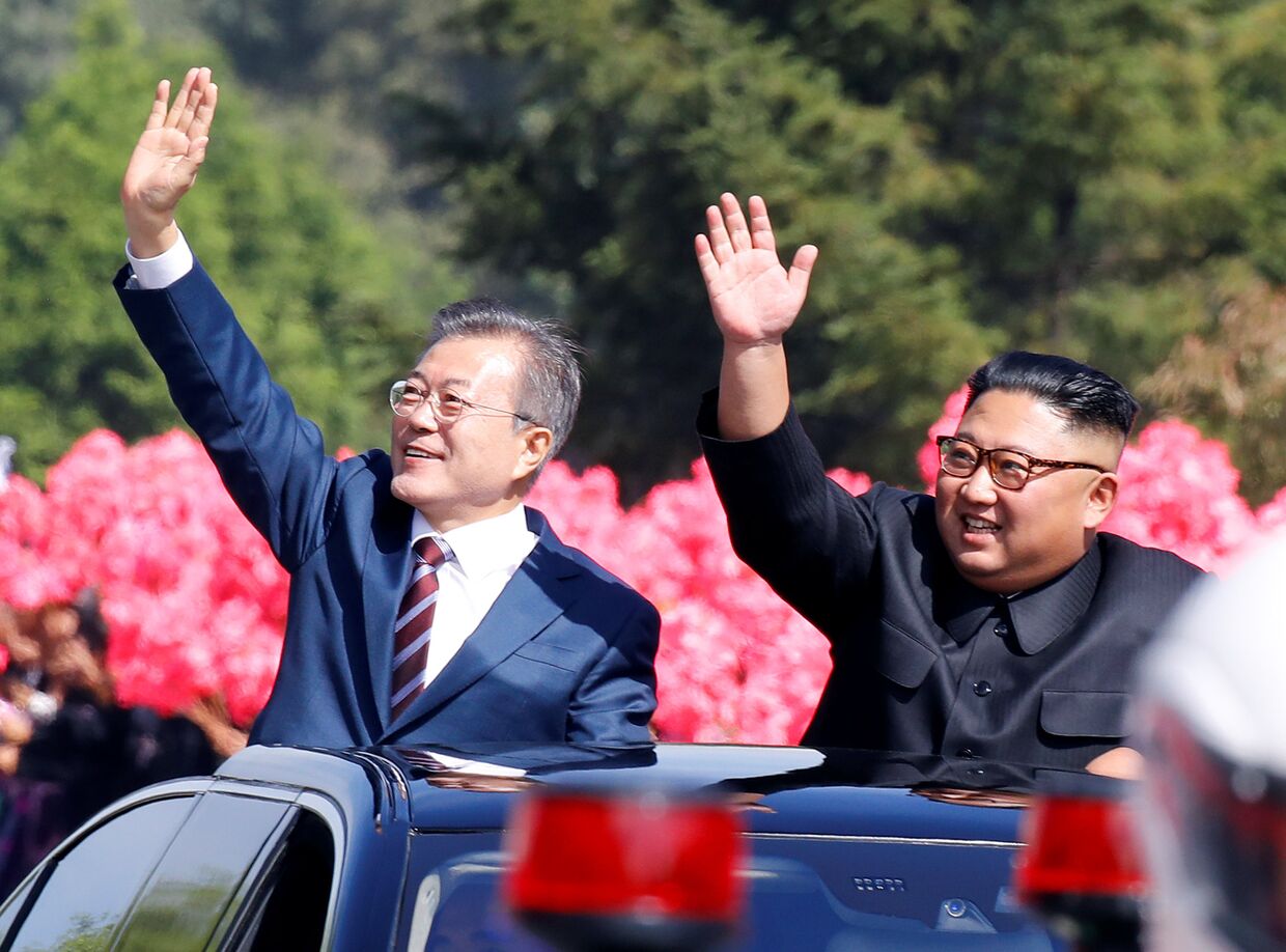 Президент Южной Кореи Мун Чжэ Ин и лидер Северной Кореи Ким Чен Ын