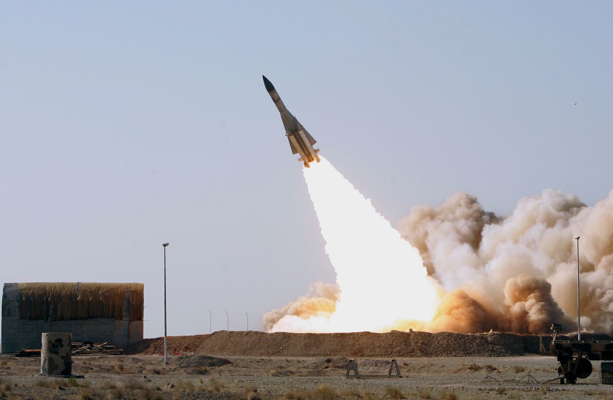 Запуск ракеты С-200 во время военных игр в Иране