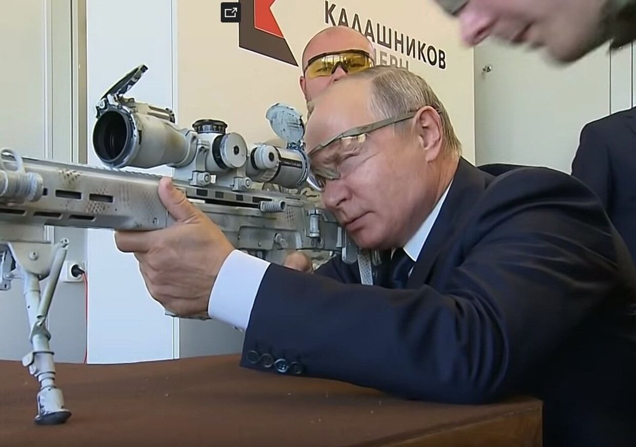 Путин показал навыки снайперской стрельбы
