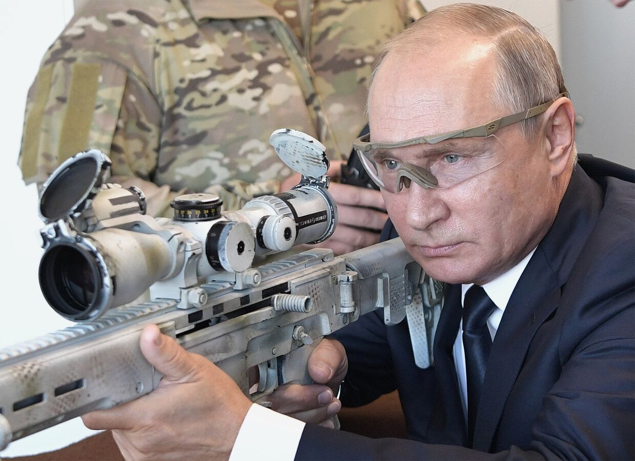 Президент РФ В. Путин посетил парк Патриот
