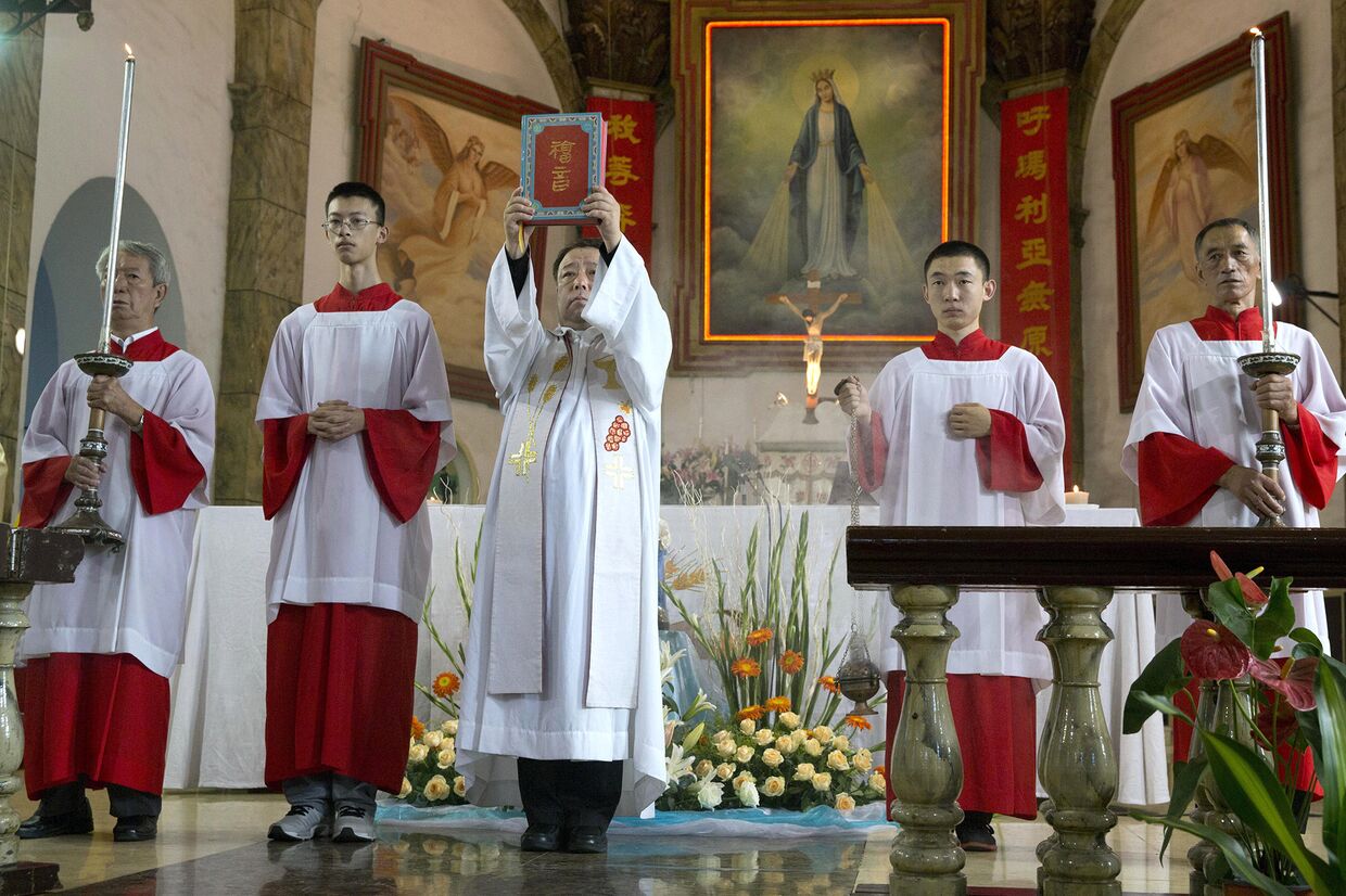 Богослужение в соборе Непорочного Зачатия в Пекине
