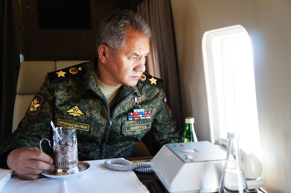 Министр обороны РФ Сергей Шойгу во время облета забайкальского полигона Цугол, где проходит основной этап военных маневров Восток-2018 Министр обороны РФ Сергей Шойгу во время облета забайкальского полигона Цугол, где проходит основной этап военных маневров Восток-2018
