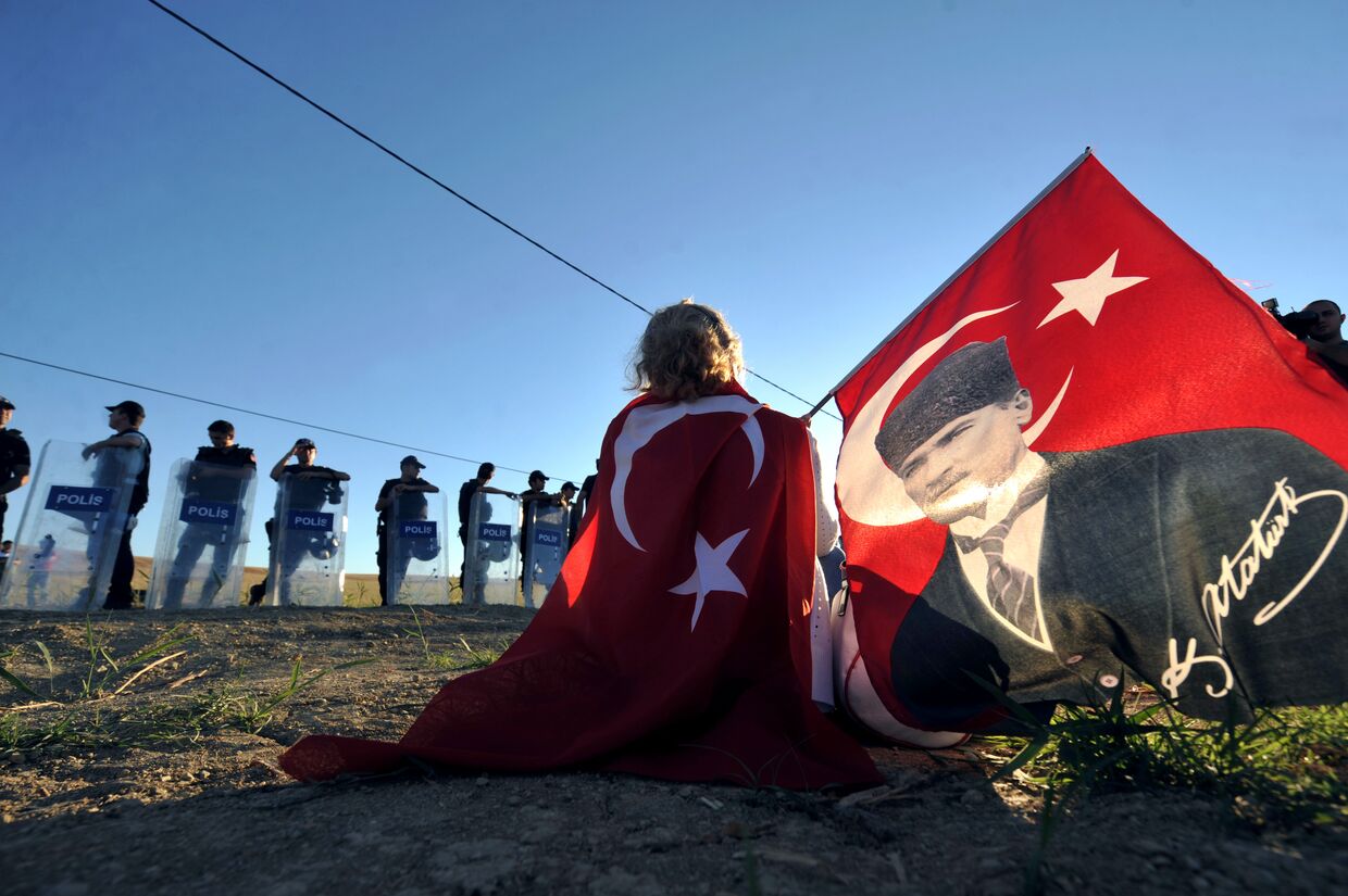 Флаг Турции с портретом Мустафы Кемаля Ататюрка