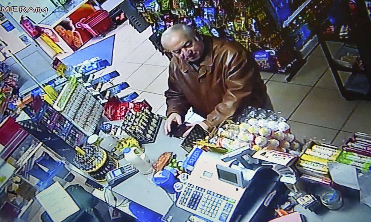 Сергей Скрипаль в супермаркете. 27 февраля 2018