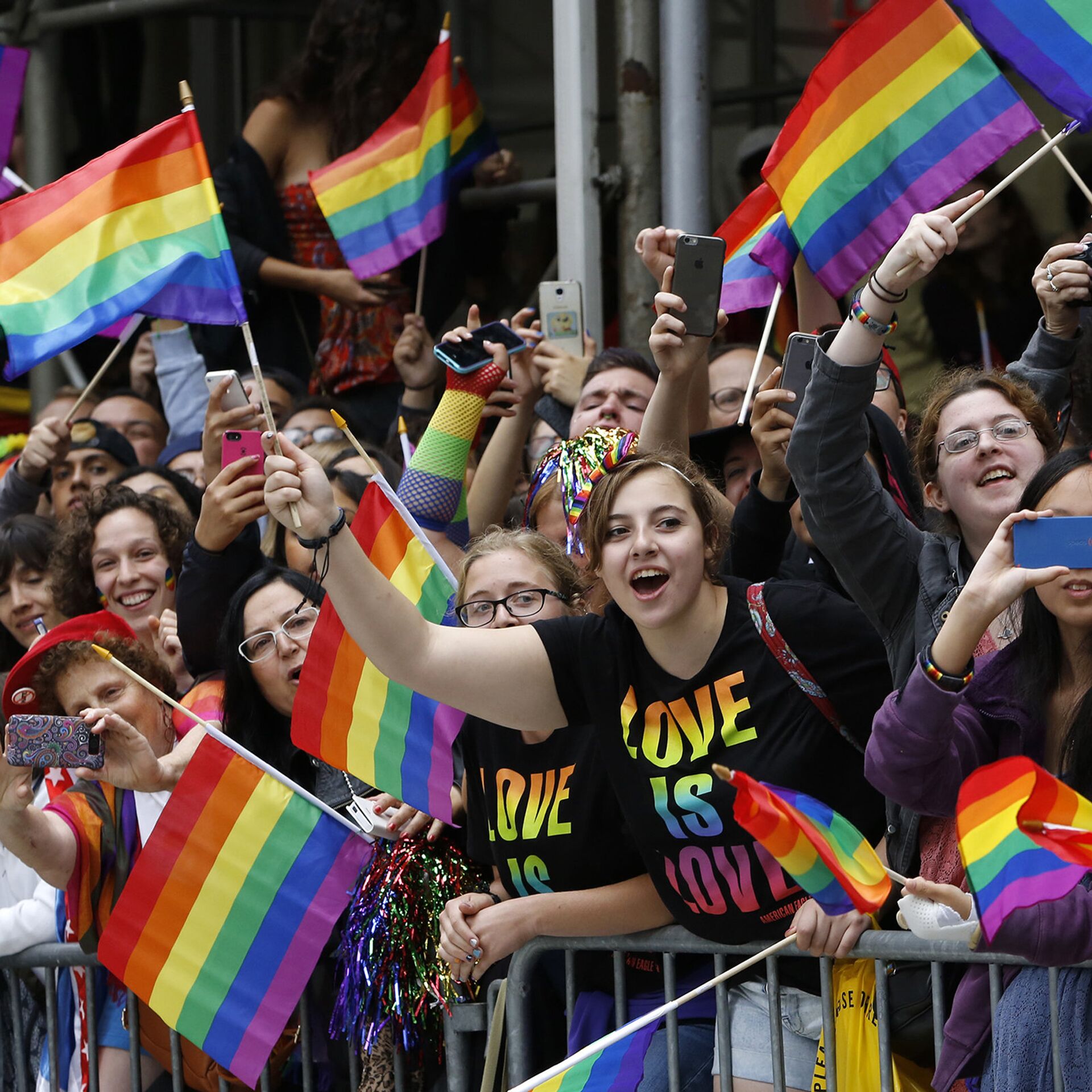 Eurasianet (США): гей-община Нью-Йорка обсуждает «привозную» гомофобию  (EurasiaNet, США) | 07.10.2022, ИноСМИ