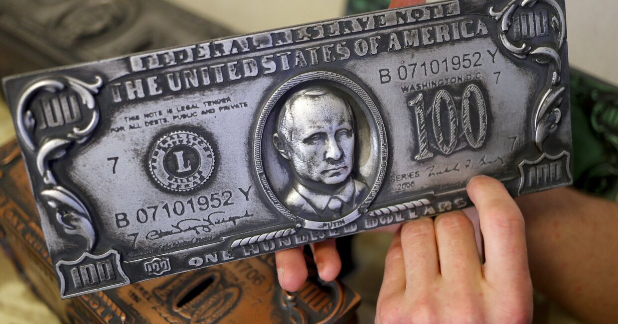 Имитация печатной пластины стодолларовой купюры с изображением Владимира Путина