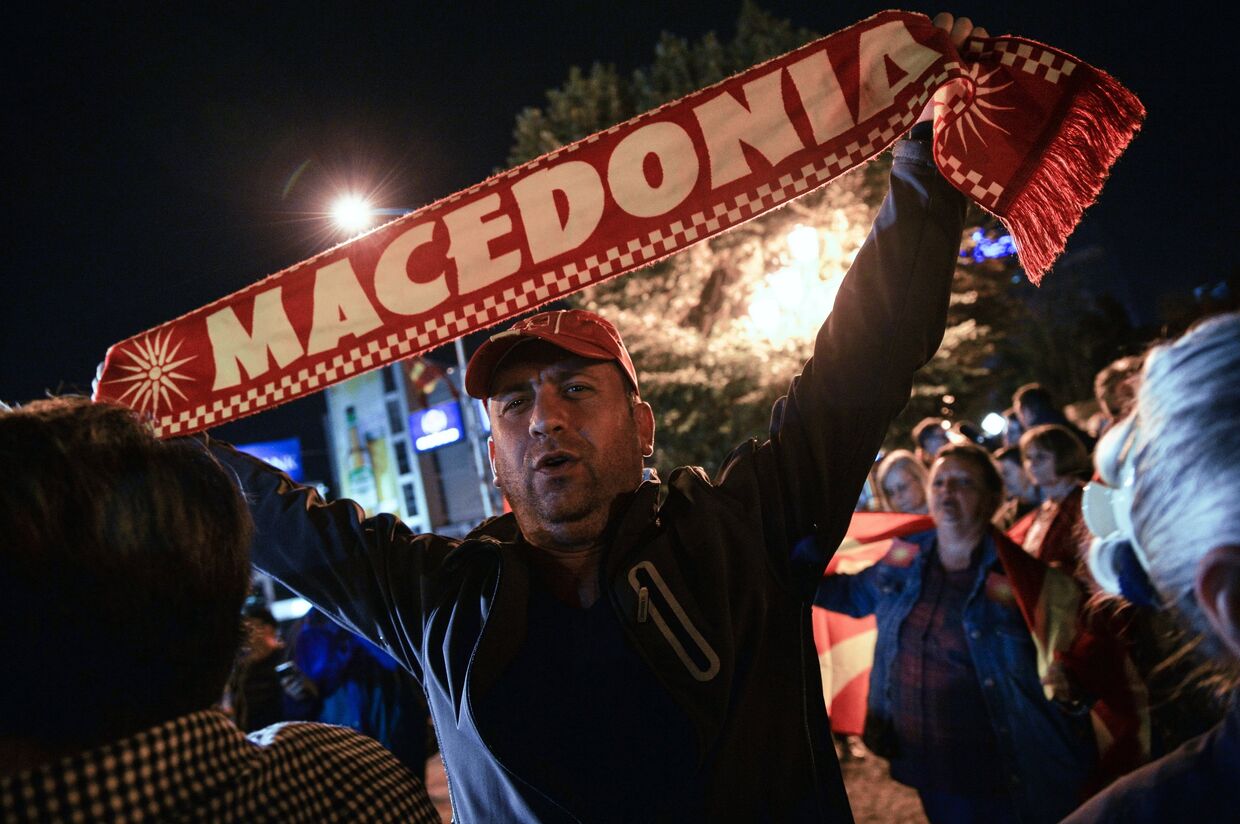 Оппозиционеры в центре города Скопье в день референдума по межправительственному договору с Грецией о переименовании Македонии