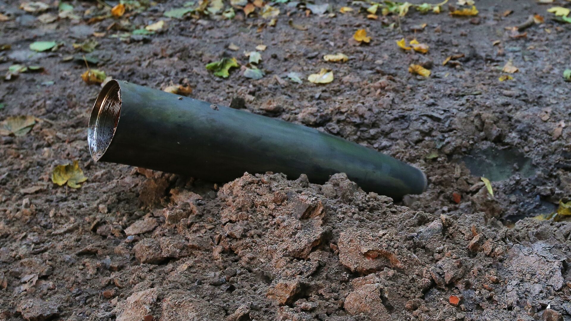 Оболочка снаряда в лесу после взрыва на военном складе под Черниговом. 9 октября 2018 - ИноСМИ, 1920, 01.08.2022