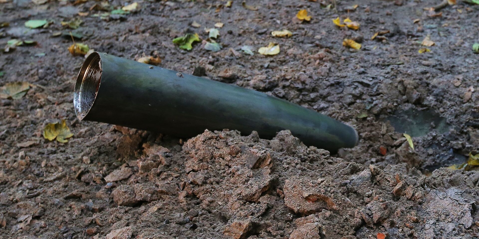 Оболочка снаряда в лесу после взрыва на военном складе под Черниговом. 9 октября 2018 - ИноСМИ, 1920, 01.08.2022