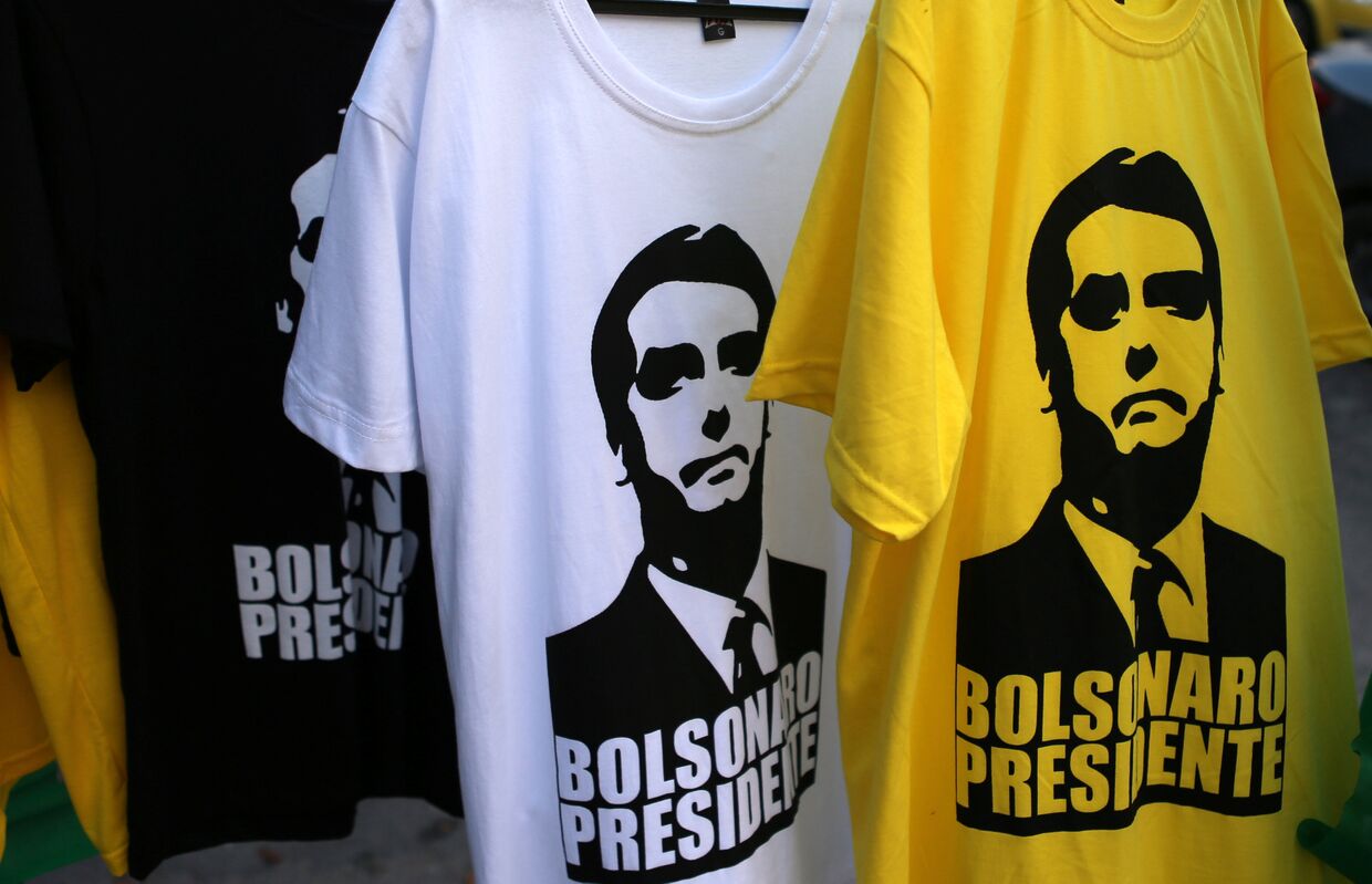 Футболки с изображением кандидата в президенты Бразилии Жаира Мессиаша Болсонару