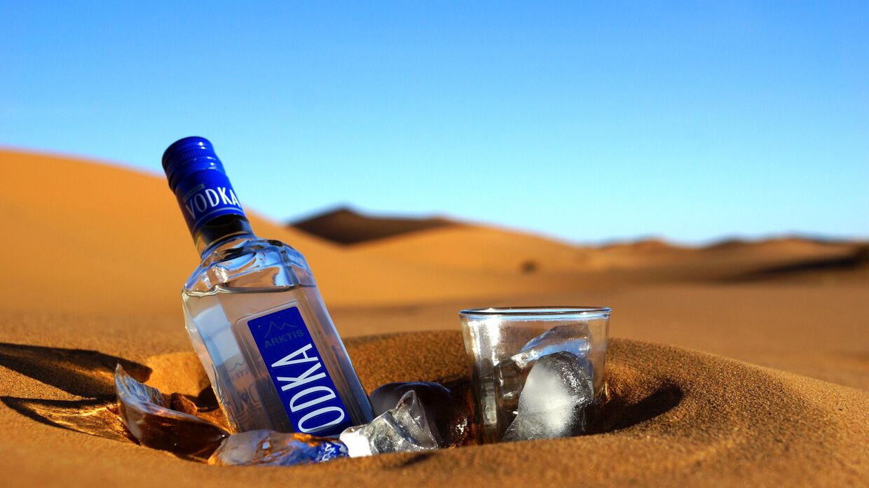 Бутылка водки в марокканской пустыне