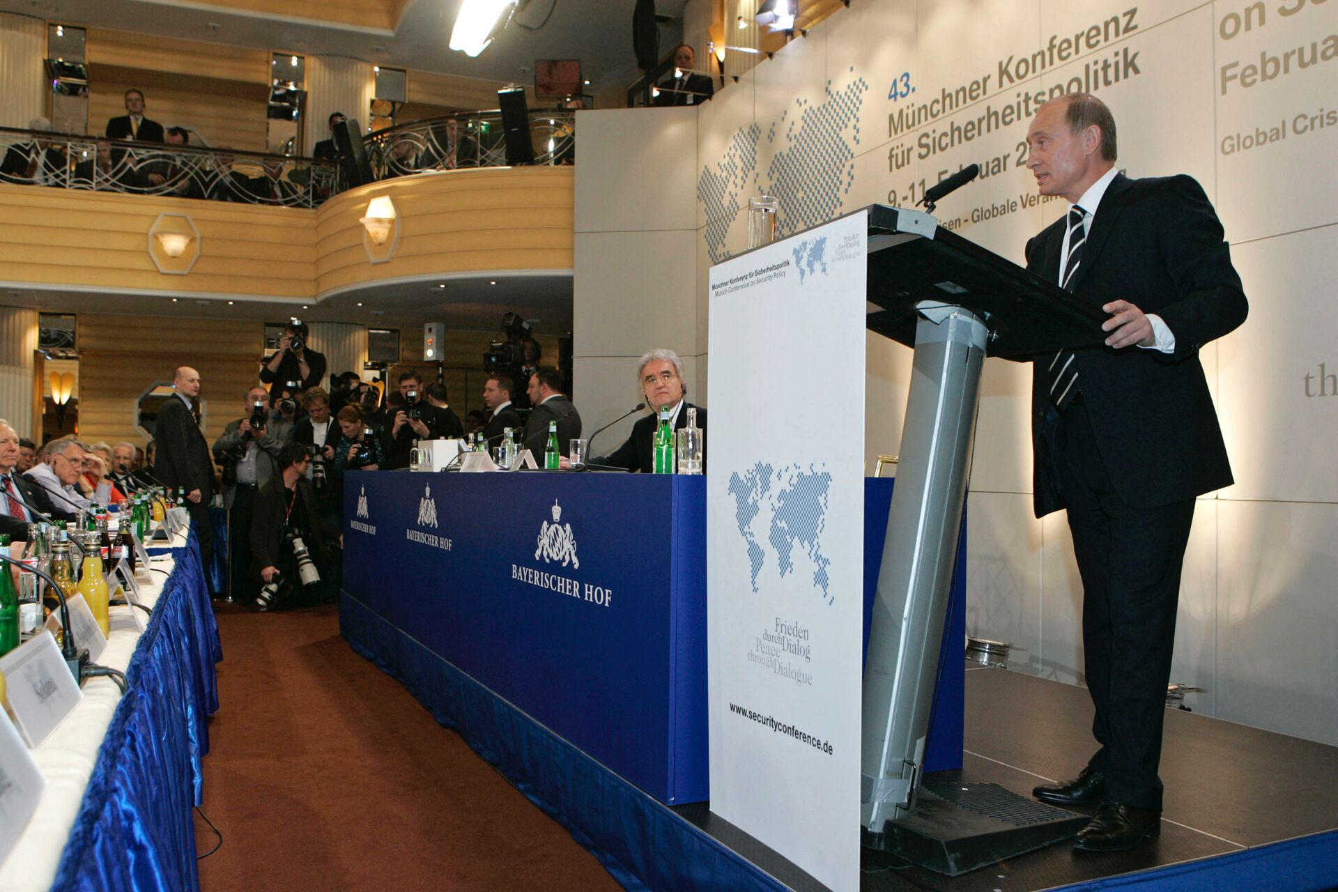 Президент России Владимир Путин во время выступления на 43-й Мюнхенской конференции по вопросам политики безопасности. 10 февраля 2007  - ИноСМИ, 1920, 17.06.2021