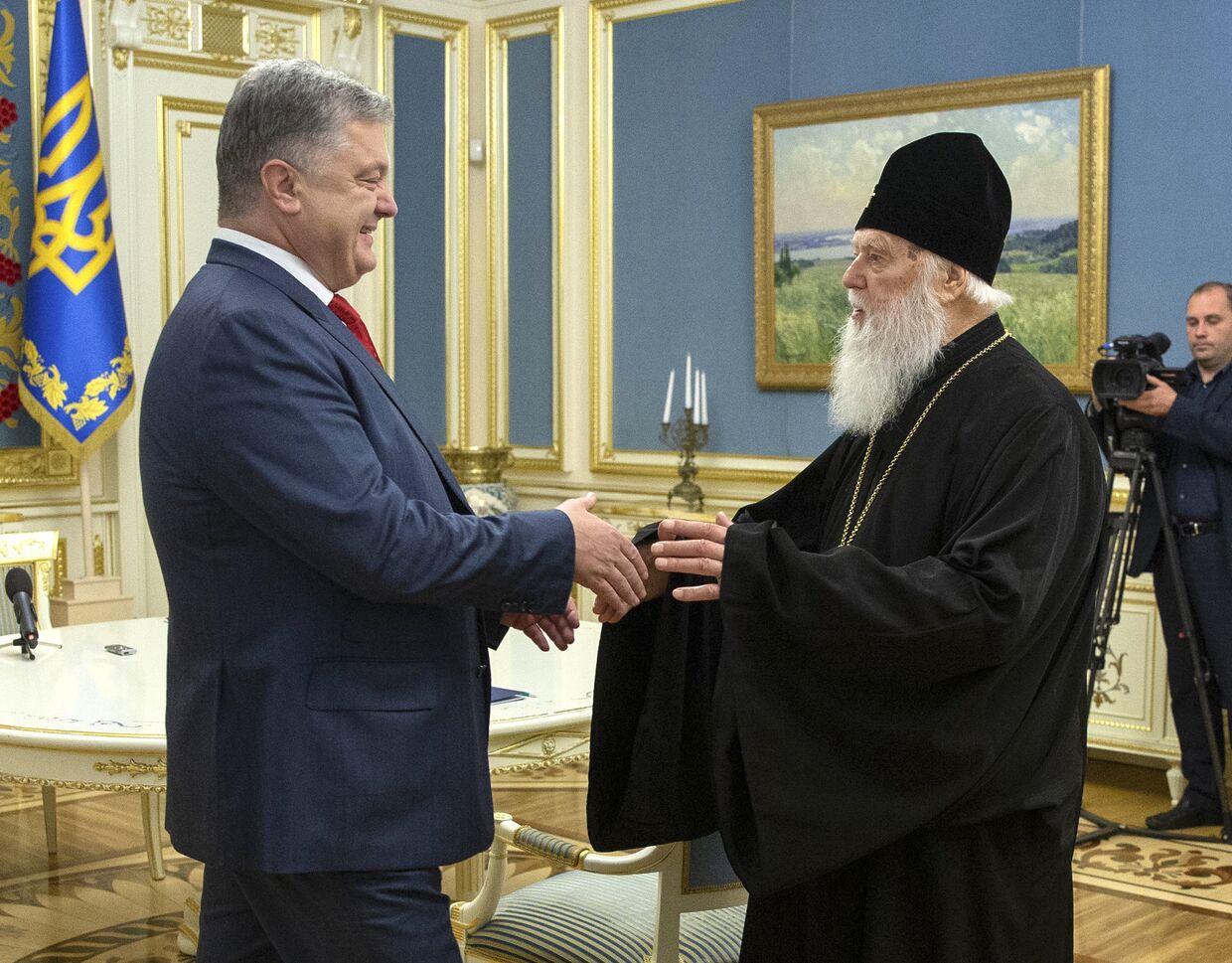 Президент Украины Петр Порошенко и патриарх Филарет во время встречи в Киеве