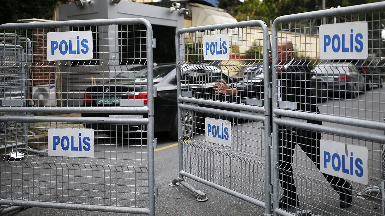 Полиция блокирует дорогу, ведущую к консульству Саудовской Аравии в Стамбуле