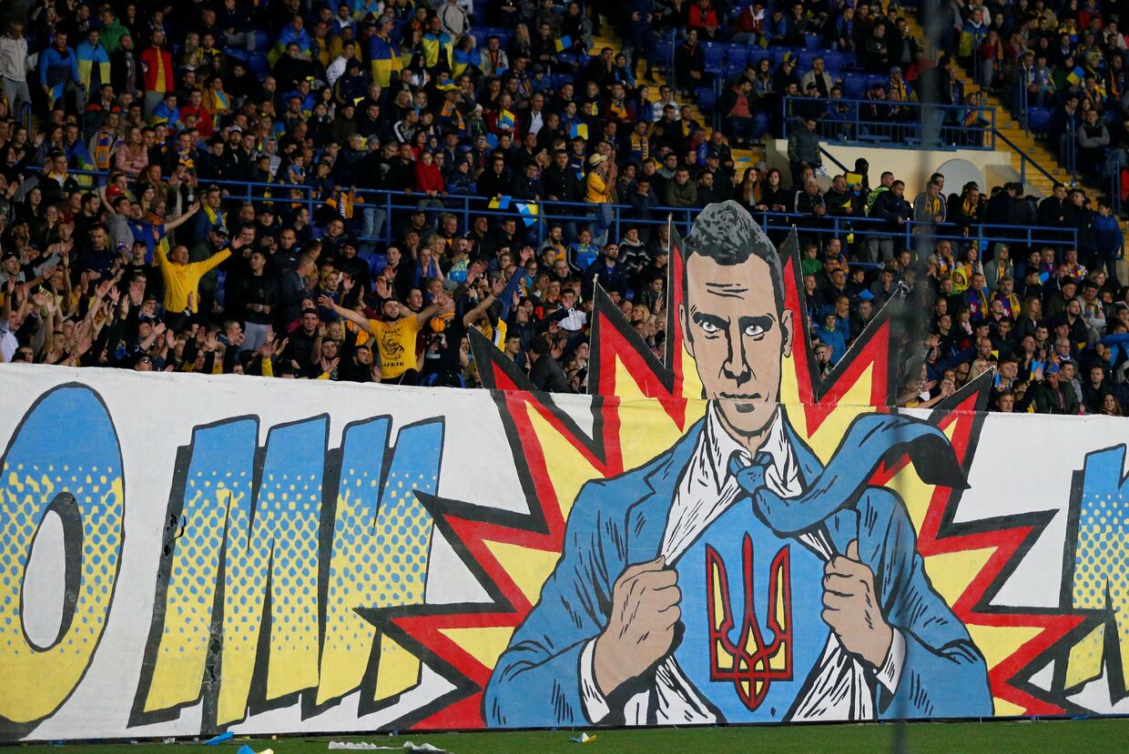 Постер во время футбольного матча Лиги наций между командами Украины и Чехии в Харькове