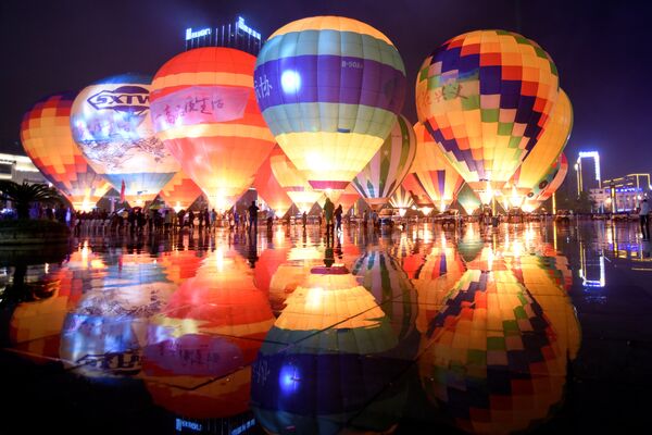 Воздушные шары во время туристического мероприятия в Цяньсинань-Буэй