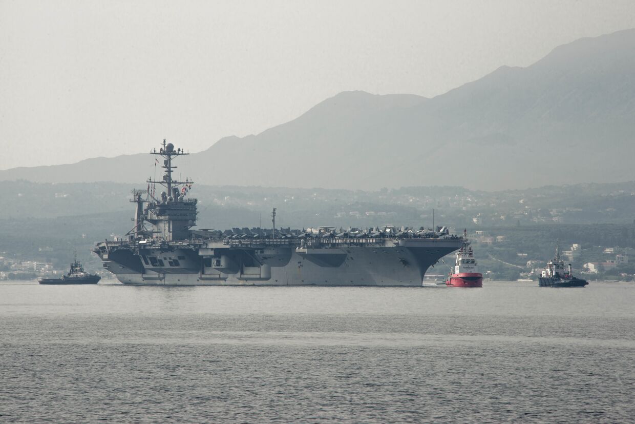 Авианосец ВМС США Гарри Трумэн в Средиземном море. Май 2018