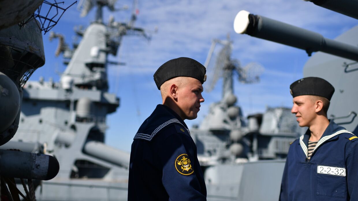Курсанты ВМФ РФ на учебном корабле Балтийского флота Перекоп