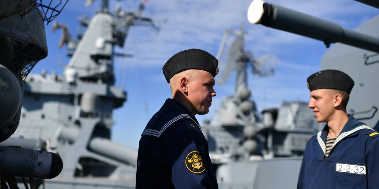 Курсанты ВМФ РФ на учебном корабле Балтийского флота Перекоп
