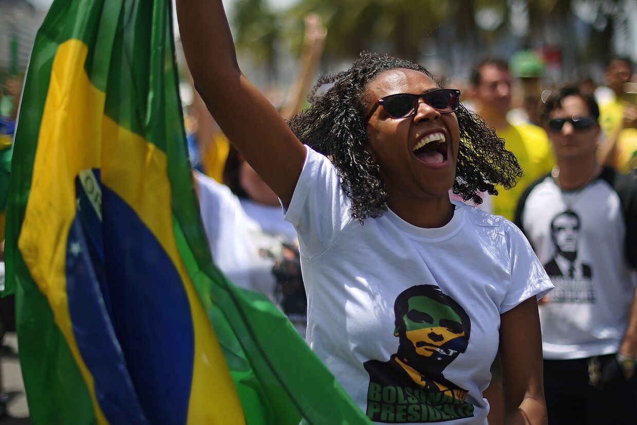 Сторонники кандидата в президенты Жаира Болсонару во время митинга в Рио-де-Жанейро