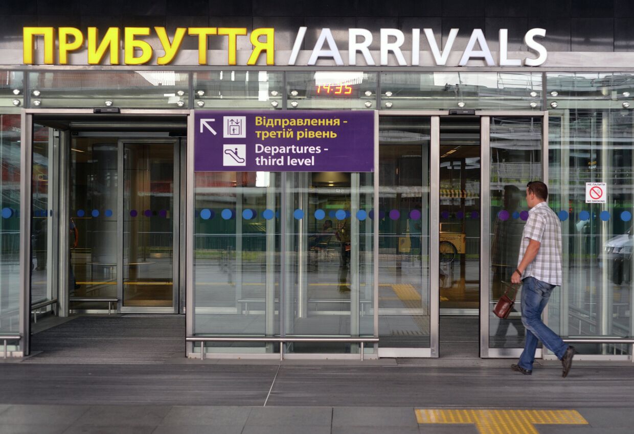 Вход в зал прибытия в киевском аэропорту Борисполь