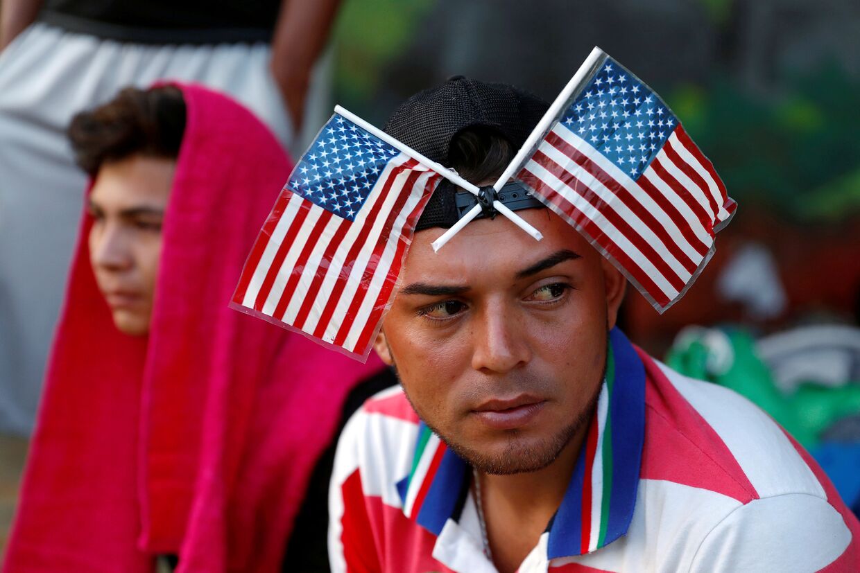 Мигранты из состава каравана, направляющегося в США в Гватемале
