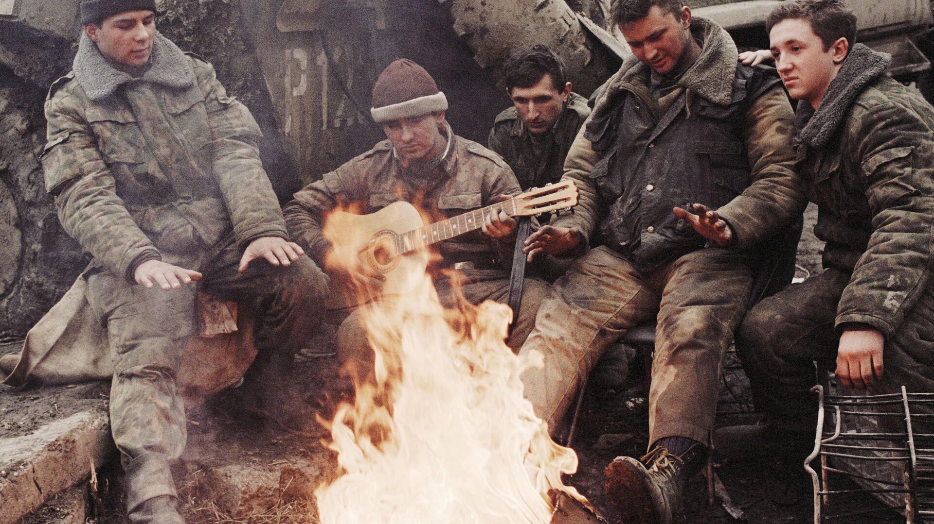 Российские солдаты у костра в Грозном - ИноСМИ, 1920, 27.10.2019