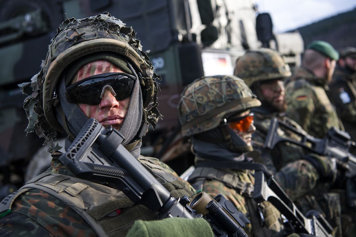 Немецкие солдаты во время военных учений НАТО «Единый трезубец»
