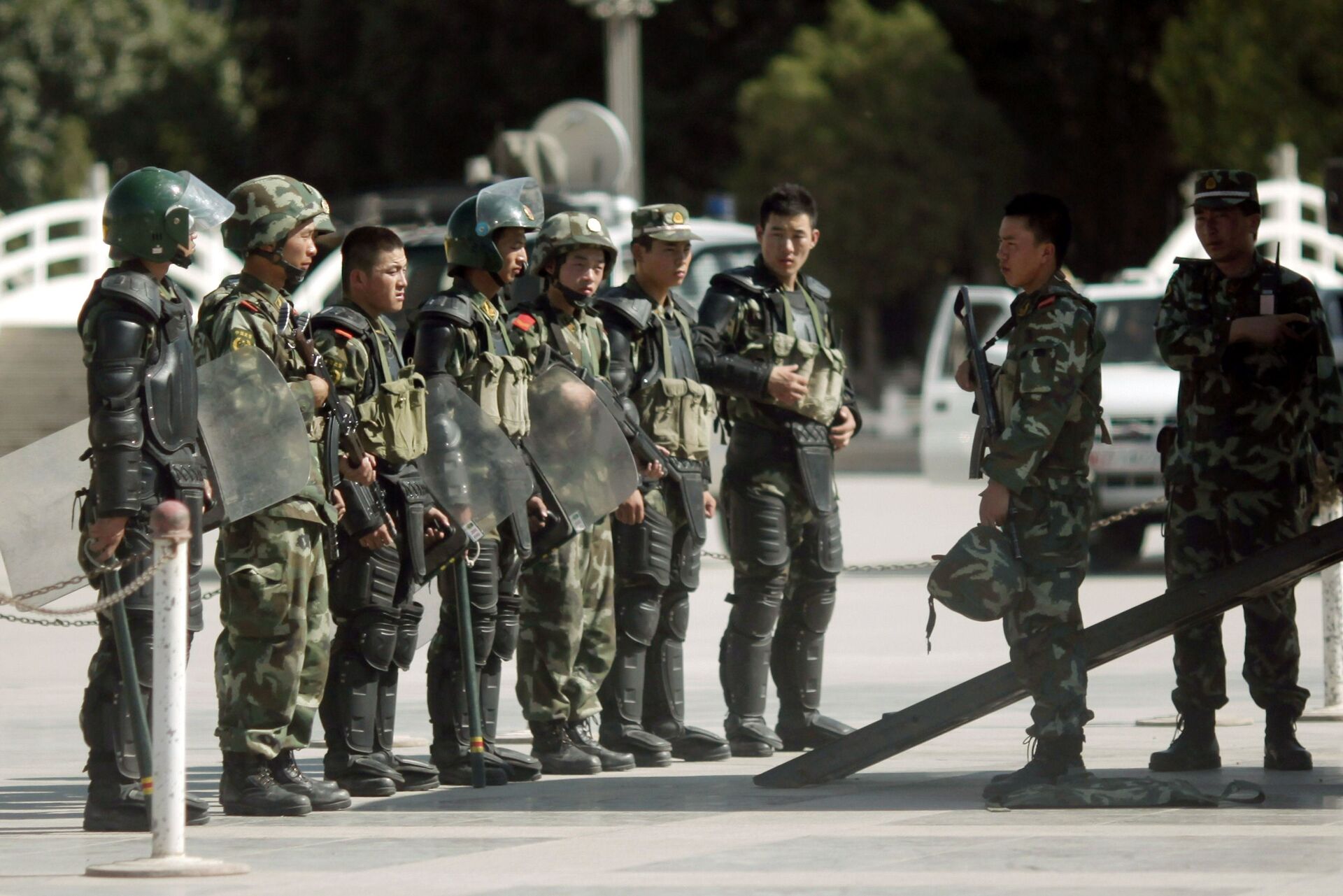 Офицеры вооруженной полиции в городе Кашгар Синьцзян-Уйгурского района на западе Китая - ИноСМИ, 1920, 18.03.2021