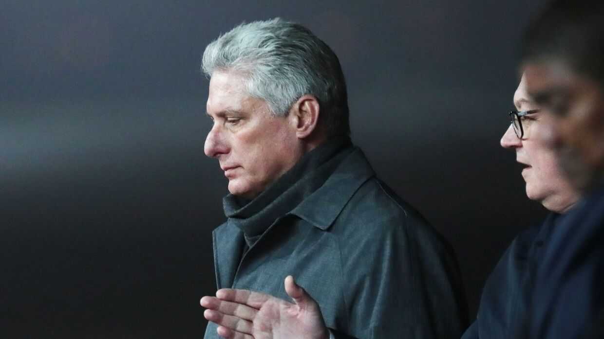 Председатель Госсовета Кубы Мигель Диас-Канель Бермудес в аэропорту Внуково-2. 1 ноября 2018