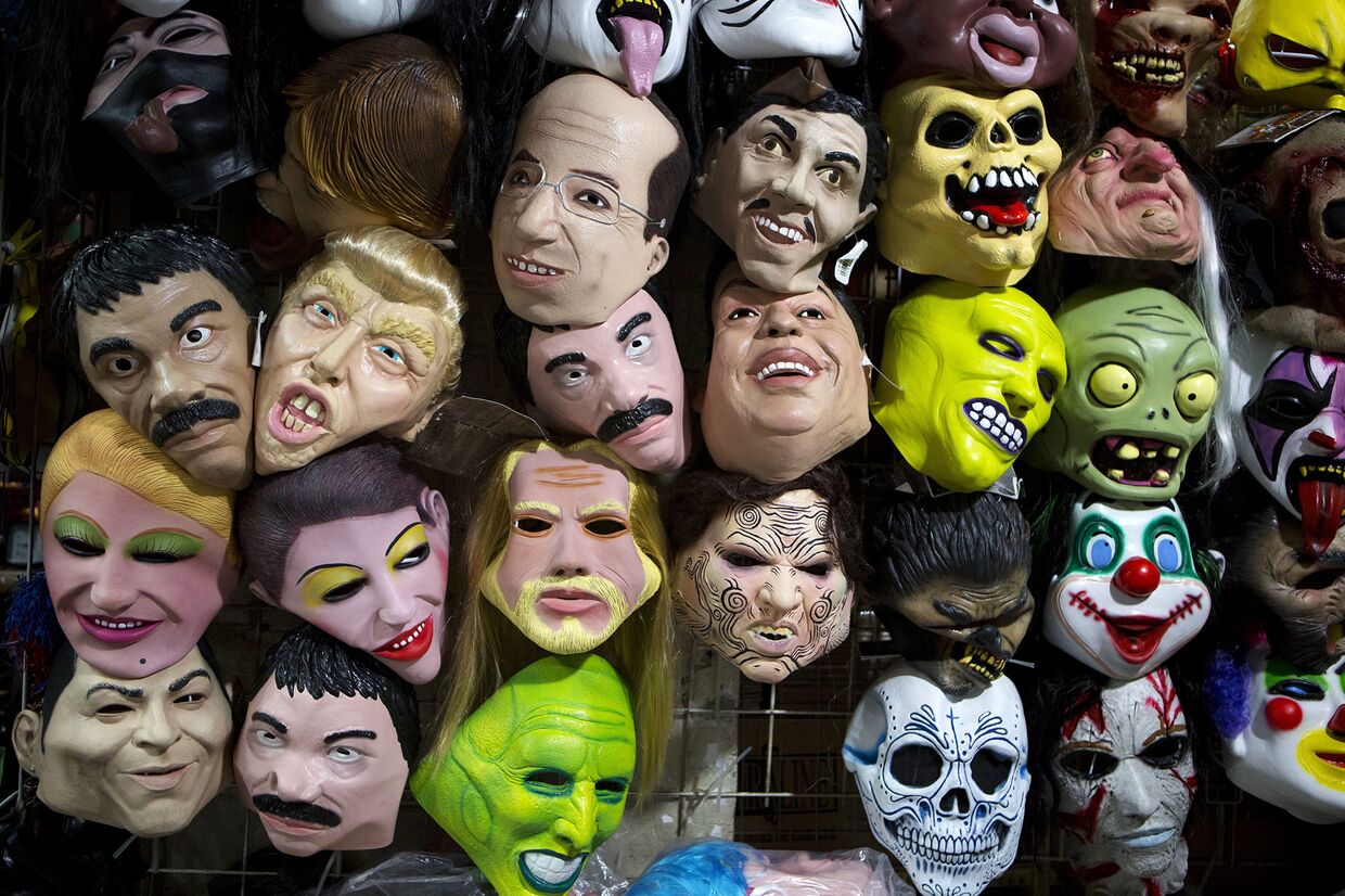 Продажа масок для хеллоуина в Мехико