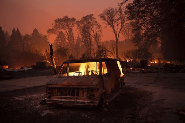 Лесной пожар в городе Парадайс, Калифорния